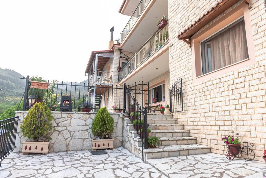 Dimitri'S Mountain House Karpenísion Exterior foto